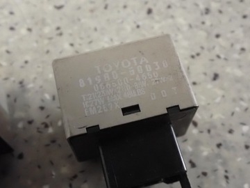 TOYOTA COROLLA YARIS RAV PRZERYWACZ KIERUNKOWSKAZU