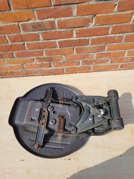 КРЕПЛЕНИЕ ЗАПАСНОГО КОЛЕСА JEEP GRAND CHEROKEE KJ