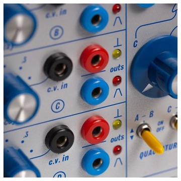 Четырехфункциональный генератор Buchla и Tiptop Audio 281T