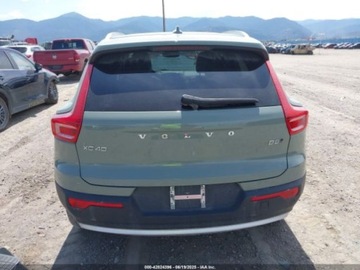 Volvo XC40 2023 Volvo XC 40 B5 Plus Bright Theme 2023 2.0l 2.0 Benzyna 247KM, zdjęcie 4