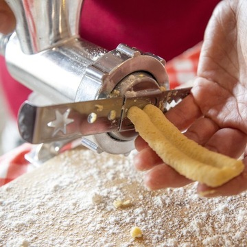 МНОГОФУНКЦИОНАЛЬНАЯ РУЧНАЯ МЯСОРУБКА