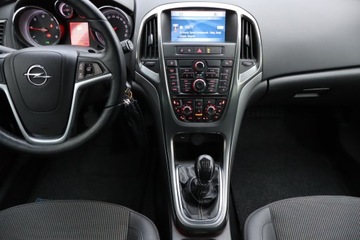 Opel Astra J Sports Tourer 1.7 CDTI ECOTEC 125KM 2011 Opel Astra 1.7 CDTI, Navi, Xenon, Klima, zdjęcie 11