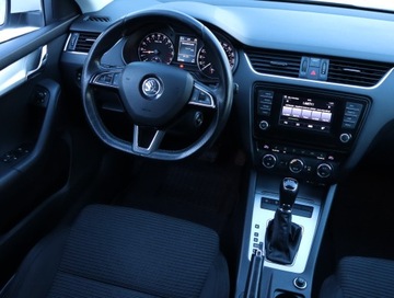Skoda Octavia III Kombi 2.0 TDI CR DPF 150KM 2015 Skoda Octavia 2.0 TDI, DSG, Navi, Xenon, Bi-Xenon, zdjęcie 6