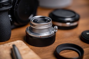 Объектив Voigtlander Heliar 40 мм f/2.8 для Leica M - серебристый