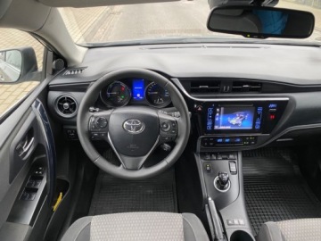 Toyota Auris II Hatchback 5d Facelifting 1.8 Hybrid 136KM 2017 Toyota Auris HYBRYDA AUTOMAT KLIMATYZACJA NAWIGACJA KAMERA TEMPOMAT GRZANE, zdjęcie 8