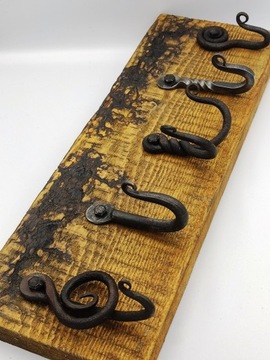 Декоративная доска с молнией в деревенском стиле