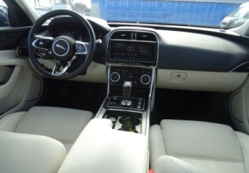 Jaguar XE Sedan Facelifting 2.0 i4D 180KM 2020 Jaguar XE 2.0D 180KM 100Bezwypadkowy Jak Nowy Oplacony 93.000km 2.0, zdjęcie 14