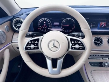 Mercedes Klasa E W213 Coupe Facelifting 2.0 E220d 194KM 2020 Mercedes-Benz Klasa E E 220 d 4MATIC Coupe AMG Panorama Burmester Wide, zdjęcie 14