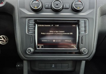Volkswagen Caddy IV Kombi Maxi 2.0 TDI SCR BlueMotion Technology 150KM 2016 Volkswagen Caddy SalonPL Comfortline 2.0TDI 150KM DSG Hak WEBASTO Kamera A, zdjęcie 25