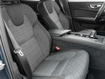 Volvo V60 II  Kombi Facelifting 2.0 B3 163KM 2023 Volvo V60 WD4889R#B3 B Core K.cofania Podgrz.f, zdjęcie 29