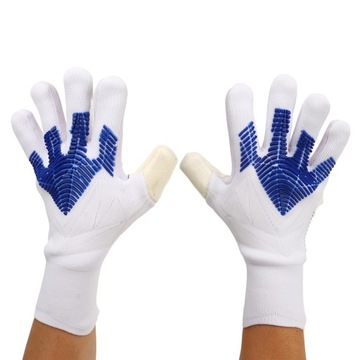 Одна пара вратарских перчаток с прочным захватом ладони и защитой от MR.