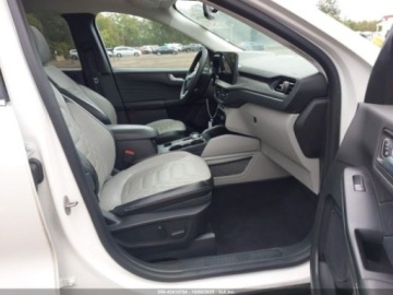 Ford Kuga III 2023 Ford Kuga 2023 r., 2,0L PLATINIUM 2.0 Benzyna 250KM, zdjęcie 8