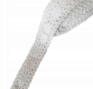 KORONKA. Misterna robótka do dekorowania świąt N2