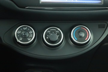 Toyota Yaris III Hatchback 5d Facelifting 2017 1.5 Dual VVT-iE 111KM 2018 Toyota Yaris 1.5 Dual VVT-i, Salon Polska, zdjęcie 9