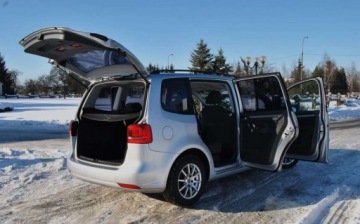 Volkswagen Touran II 1.6 TDI 105KM 2011 Volkswagen Touran GWARANCJA, 1. rej. 2012r, 1.6 TDI, Niski przebieg, Dobrz, zdjęcie 18