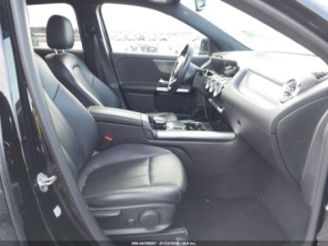 Mercedes GLA II 2022 Mercedes-Benz GLA 250 2022 2.0 Benzyna 221KM, zdjęcie 9