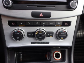 Volkswagen Passat B7 Variant 2.0 TDI CR DPF BlueMotion 140KM 2012 VW Passat 2.0 TDI, Navi, Xenon, Bi-Xenon, Klima, zdjęcie 12