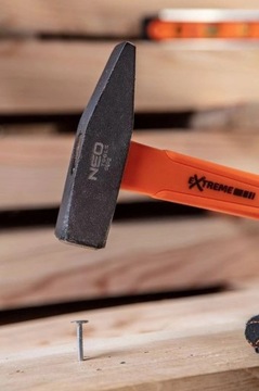 Młotek ślusarski 500g trzon włókno szkl NEO 25-145