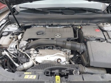 Mercedes GLB 2023 Mercedes-Benz GLB 250 2023 2.0l 2.0 Benzyna 221KM, zdjęcie 8