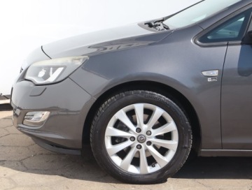 Opel Astra J Hatchback 5d 1.6 Turbo ECOTEC 180KM 2012 Opel Astra 1.6 T, Xenon, Klima, Klimatronic, zdjęcie 12