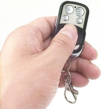 УНИВЕРСАЛЬНЫЙ ПУЛЬТ САМОКОПИРОВАНИЯ ДЛЯ СИГНАЛЬНЫХ ВОРОТ