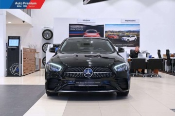 Mercedes Klasa E W213 Limuzyna Facelifting 2.0 E220d 194KM 2022 Mercedes-Benz Klasa E 220dFV23Reflektory LED StatyczneOswietlenie Ambiente, zdjęcie 1