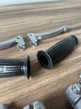 NOWY POLSKI KOMPLET DŹWIGNA KORPUS GUMA KIEROWNICY MOTORYNKA KOMAR ROMET