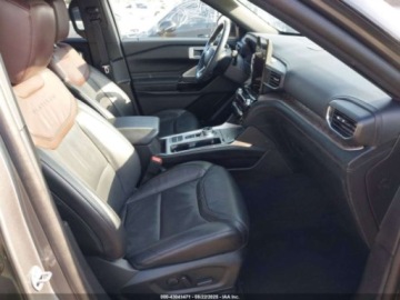 Ford Explorer VI 2022 Ford Explorer Platinum 2022 3.3l 3.3 Hybryda 318KM, zdjęcie 9