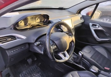 Peugeot 2008 I SUV Facelifting 1.2 PureTech 110KM 2017 Peugeot 2008 2017r, SALON POLSKA, 1.2 Benzyna. Lekko uszkodzony przod. Jez, zdjęcie 6