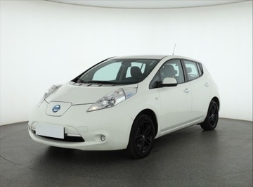 Nissan Leaf I Hatchback 5d Facelifting Elektryczny 109KM 2017 Nissan Leaf 30 kWh, SoH 76%, Salon Polska, zdjęcie 1