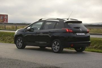 Peugeot 2008 I SUV Facelifting 1.2 PureTech 82KM 2017 Peugeot 2008 1.2 doinwestowany Android Auto Car, zdjęcie 4