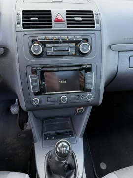 Volkswagen Touran II 1.2 105KM 2012 Volkswagen Touran ładny zarejestrowany, zdjęcie 10