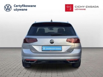Volkswagen Passat B8 Variant Facelifting 2.0 TDI SCR 200KM 2022 Volkswagen Passat R-Line 4Mot. HarmanKardon LED Matrix Hak Kamera Cofania, zdjęcie 3