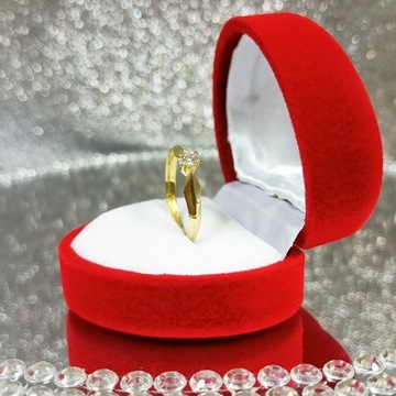 КЛАССИЧЕСКОЕ ЗОЛОТОЕ ОБРУЧАЛЬНОЕ КОЛЬЦО С КАМНЕМ