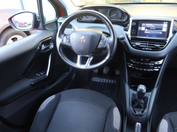 Peugeot 208 I Hatchback 5d Facelifting 1.2 PureTech 82KM 2016 Peugeot 208 1.2 PureTech, Salon Polska, zdjęcie 6