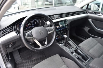 Volkswagen Passat B8 Variant Facelifting 2.0 TSI 190KM 2022 Volkswagen Passat SalonPL 2.0 TSI 190KM DSG Business NaviMatrixKeyLessKame, zdjęcie 8