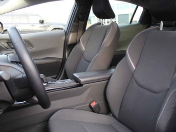 Toyota Prius V (XW60) 2.0  Hybrid Dynamic Force Plug-in 223KM 2025 Od ręki - Prestige 2.0 Hybrid Plug-in 223KM | Podgrzewane fotele!, zdjęcie 6