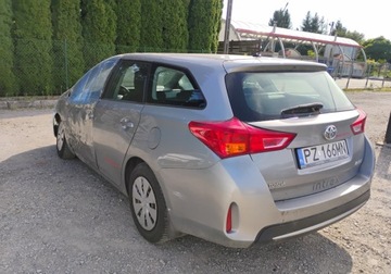 Toyota Auris II Touring Sports D-4D 90 90KM 2014 Toyota Auris 2014r, Salonowa, 1.4 D4D. Uszkodzony lewy bok. Jezdzi. VAT 23, zdjęcie 3
