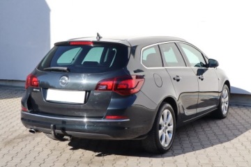 Opel Astra J Sports Tourer Facelifting 2.0 CDTI ECOTEC 165KM 2014 Opel Astra 2.0 CDTI, 162 KM, Navi, Xenon, Klima, zdjęcie 4