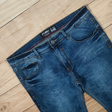 FUBU Spodnie Jeans Slim Tapered Męskie Logowane r. 32