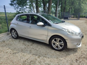 Peugeot 208 I Hatchback 3d 1.2 VTI 82KM 2012 Peugeot 208 panorama,klimatronic, zdjęcie 9