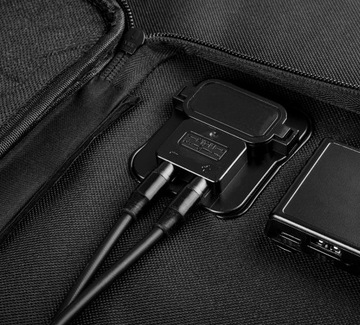 Портативное зарядное устройство USB на солнечной панели мощностью 140 Вт.