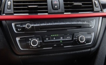 BMW Seria 3 F30-F31-F34 Limuzyna 2.0 318d 143KM 2013 BMW Seria 3 2.0D SportLine Skora Navi Alu Pdc Full Serwis Gwarancjia, zdjęcie 21