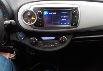 Toyota Yaris III Hatchback 5d Hybrid 100 74KM 2013 Toyota Yaris Okazja 1.5 Hybryda 75KM, zdjęcie 22