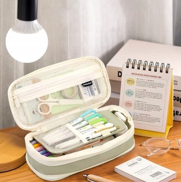 Школьный пенал, косметичка, фломастеры, мелки.