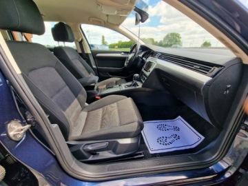 Volkswagen Passat B8 Variant 2.0 TDI BlueMotion SCR 150KM 2016 Volkswagen Passat 2.0 150Ps DSG Navi Alu Zarej.PL Gwarancja 2.0 Diesel, zdjęcie 23