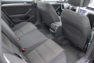 Volkswagen Passat B8 Variant 2.0 TDI 190KM 2015 Volkswagen Passat Variant VW PASSAT 2.0TDI 190KM DSG NAVI HAK Masaze Gwara, zdjęcie 30