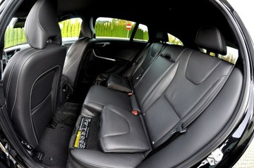 Volvo V60 I Kombi Facelifting 2.0 D3 DRIVE-E 150KM 2016 Volvo V60 Black Edition LiFt 2,0 D3 150Km Ledy, zdjęcie 7