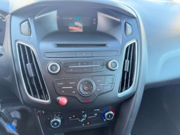 Ford Focus III Sedan Facelifting 1.0 EcoBoost 125KM 2015 Ford Focus Raty Klima usb benzynka 125KM Niski przebieg 127tys km Gwarancja, zdjęcie 29