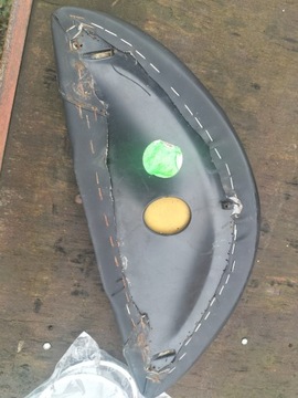 Oparcie kufra centralnego Piaggio.